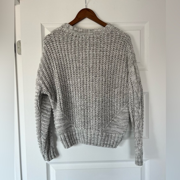 Knot sweater in gray - Picture 5 of 6